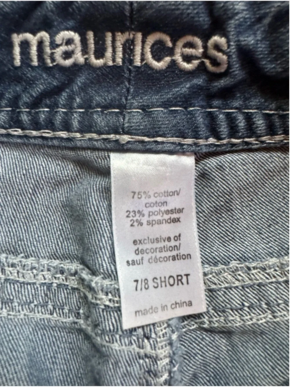Maurices Distressed Blue Back Flap Pocket Stretch Jeans size 7/8 short